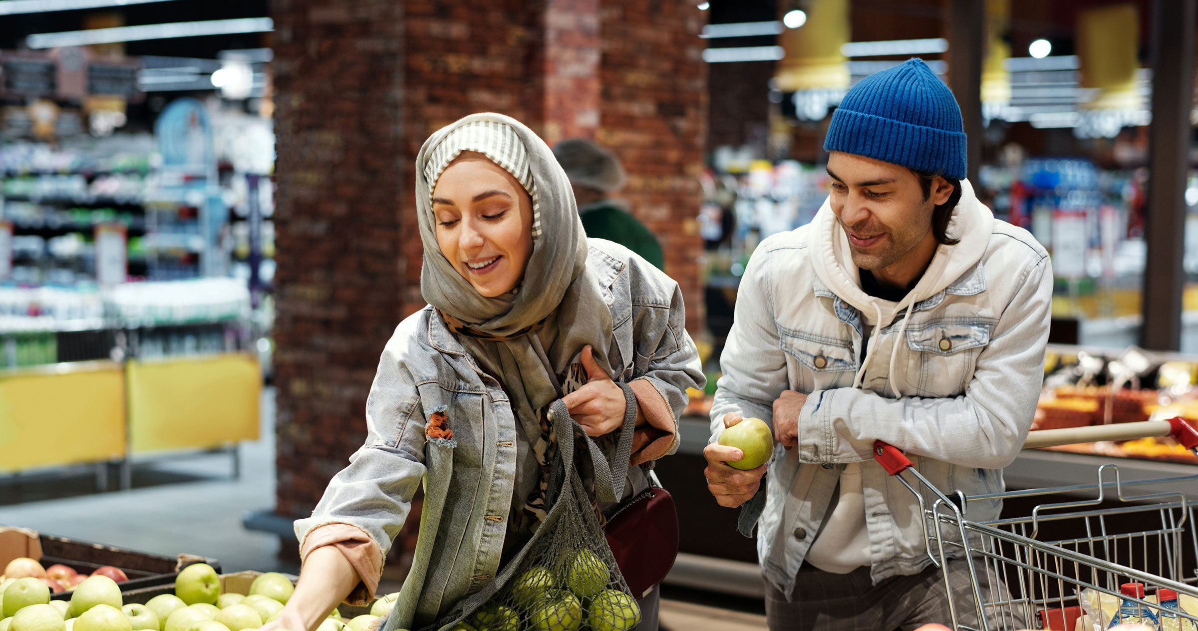 couple choosing fruit and veg
