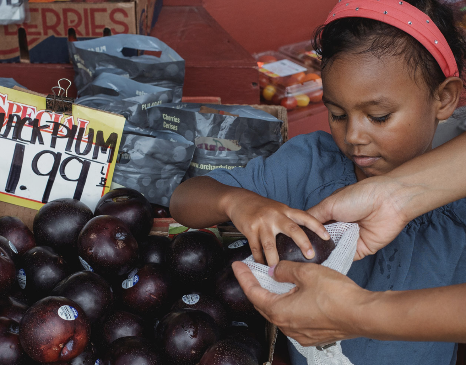 shopping two people with brown skin shopping